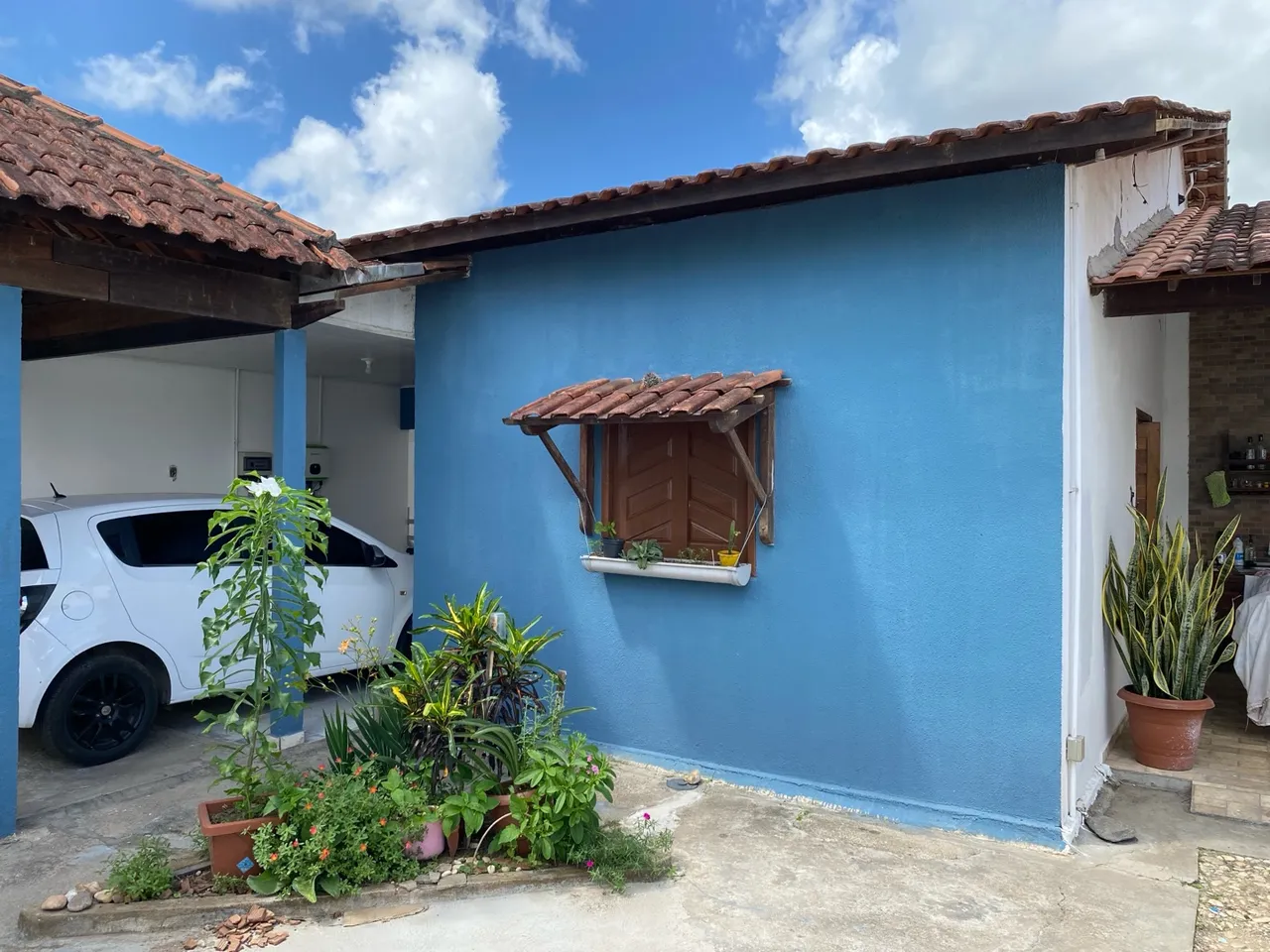 Linda casa, espaçosa, acolhedora e perfeita pra quem quer uma mini chácara urbana.