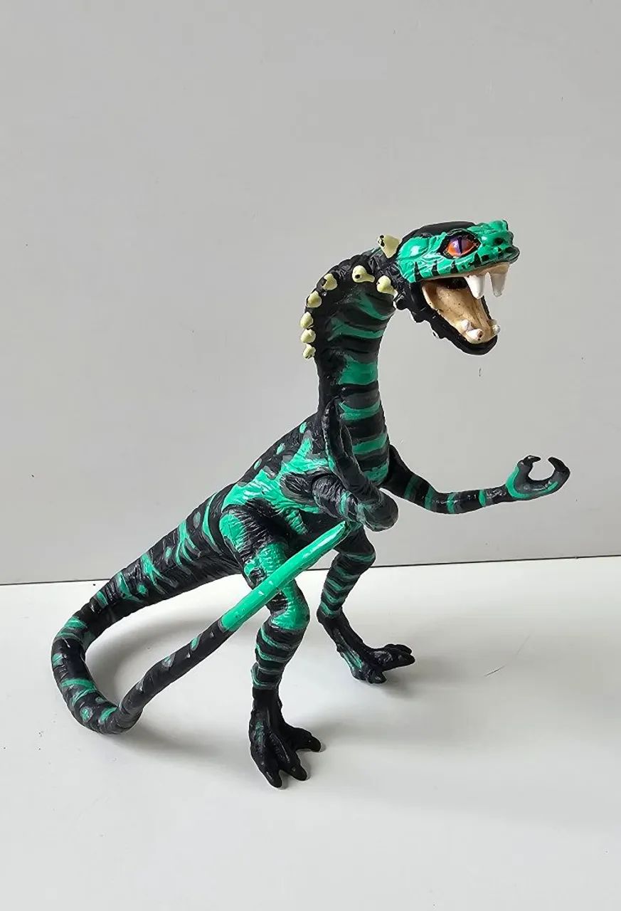 boneco vertigo coleção primal rage playmates - Foto 2
