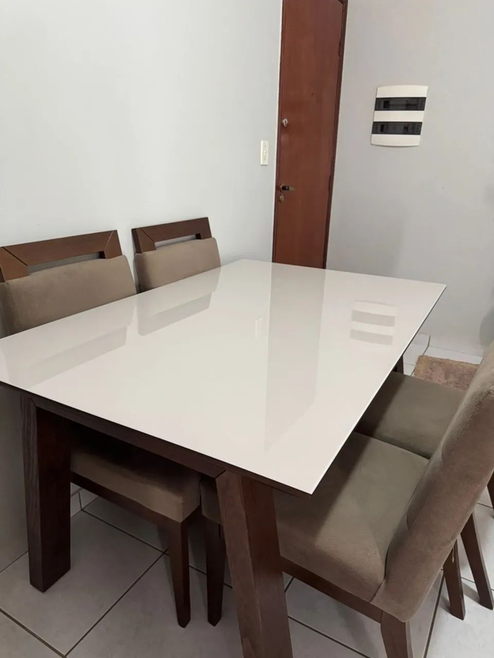 Mesa de Jantar com 4 Cadeiras - Foto 2