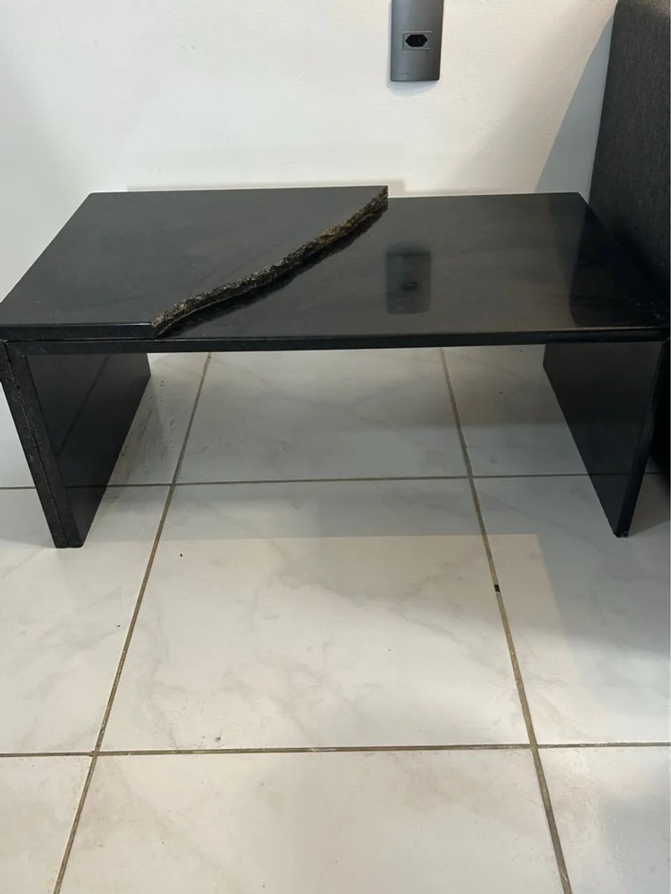 MESA DE CENTRO EM MÁRMORE 