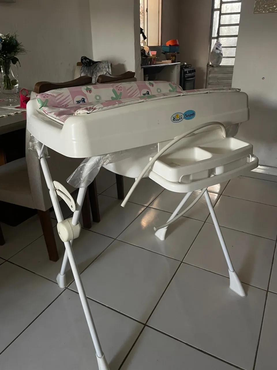 Trocador de bebê com banheira