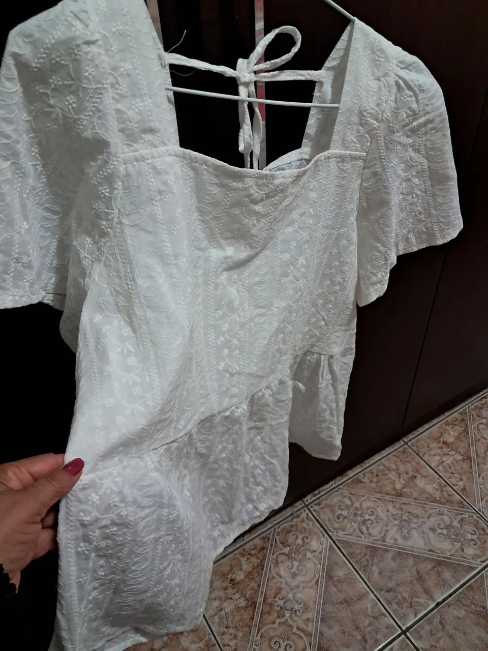 Blusa branca em less Lovito. - Foto 3