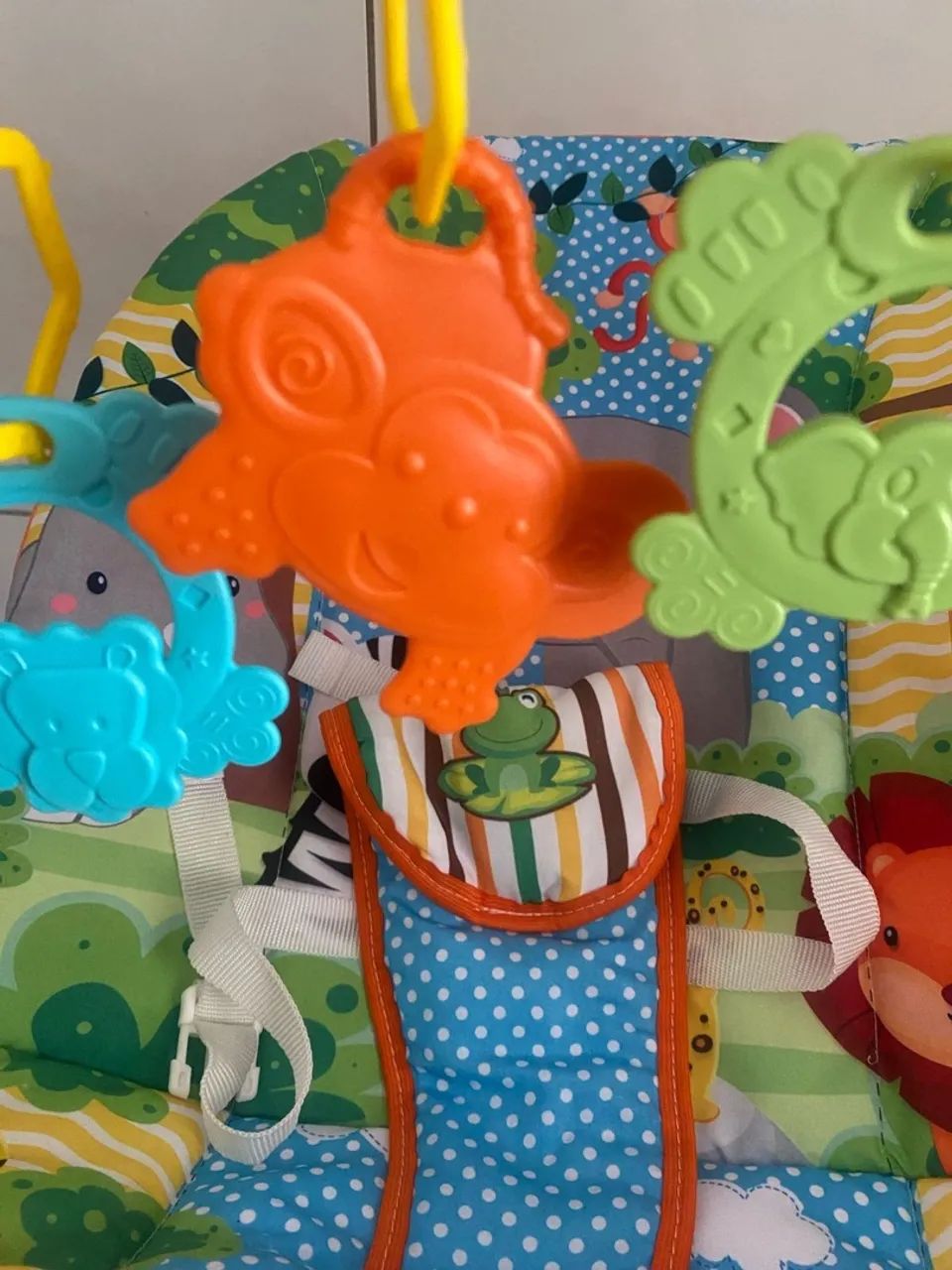 Assento para bebê com móbiles (toca e vibra )  - Foto 2