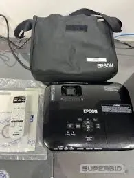 Projetor Epson com Bolsa de Transporte e Controle Remoto