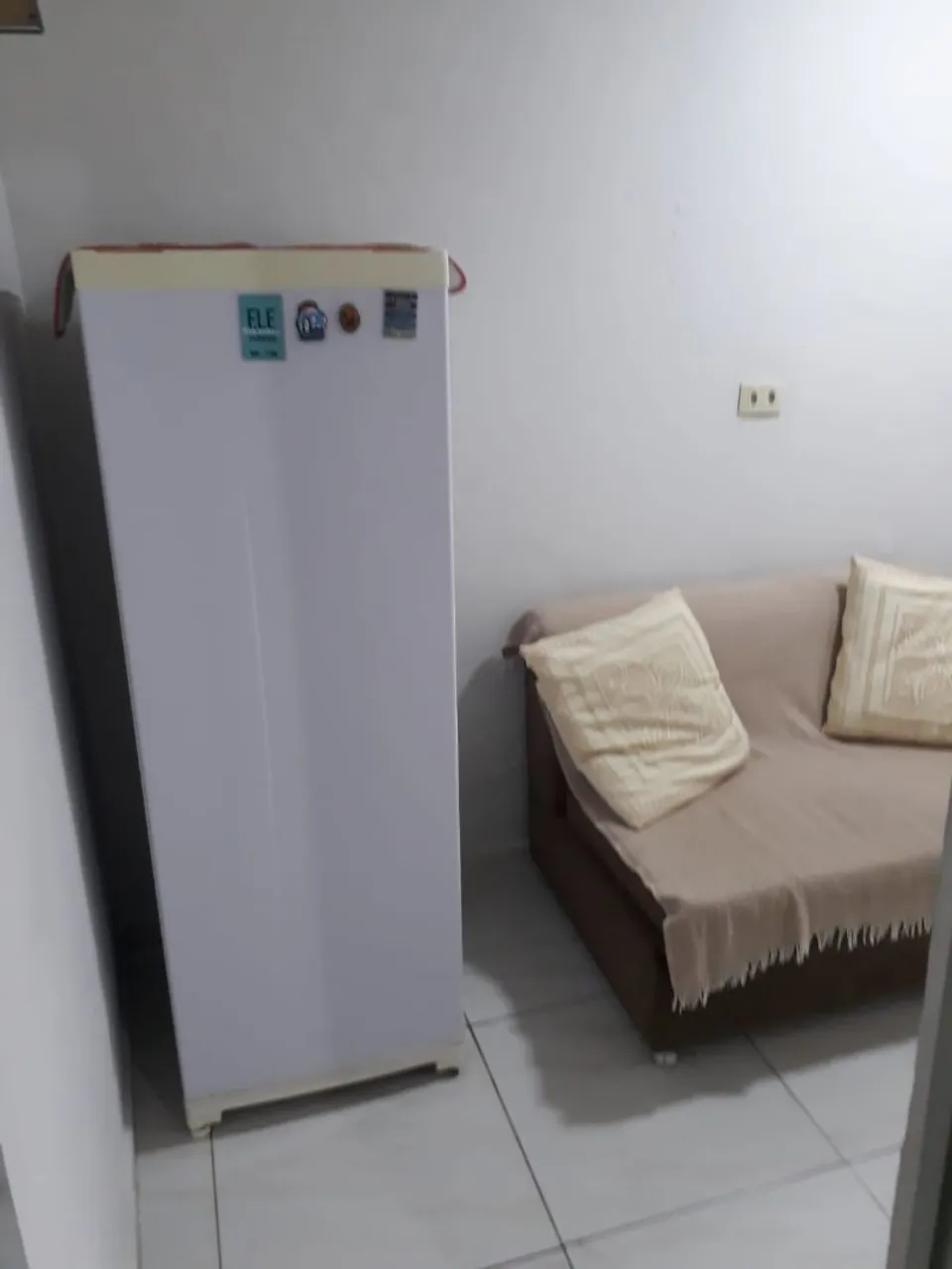 Alugo kitnet mobiliado no Cordeiro com água e Internet inclusos