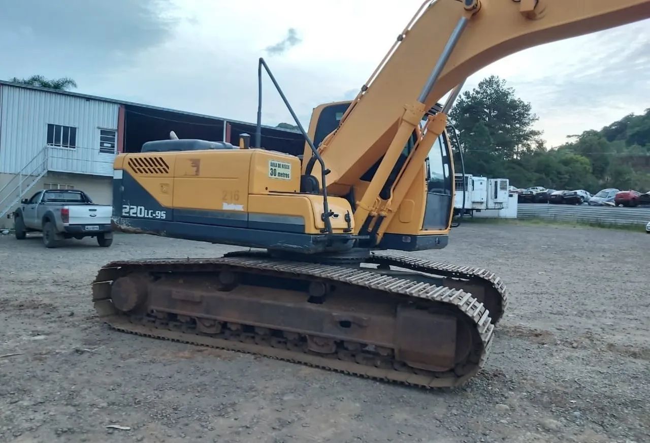 Escavadeira Hyundai 220LC - 2014 - Foto 4