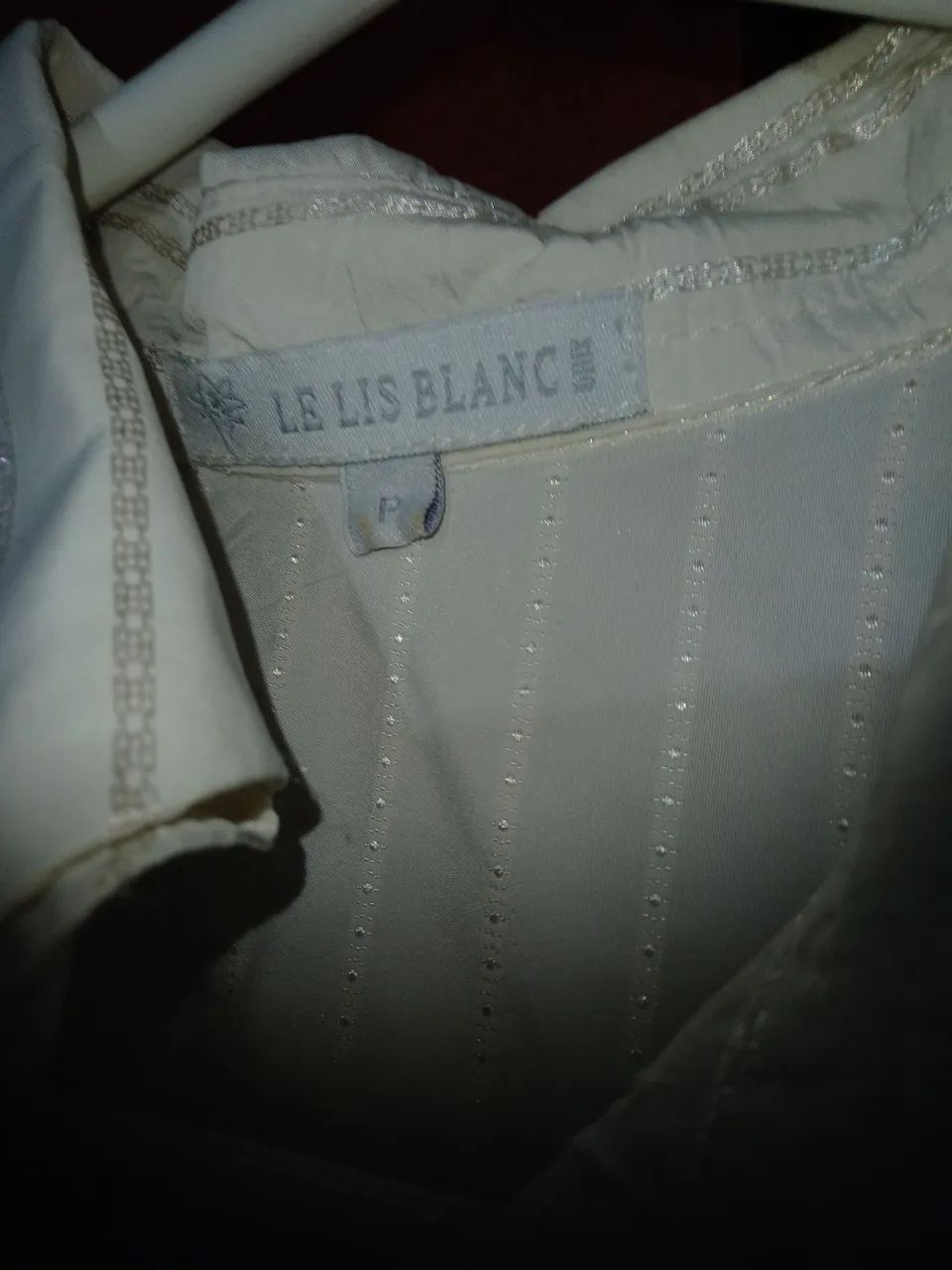Blusa branca de renda com detalhes em babados - Foto 2