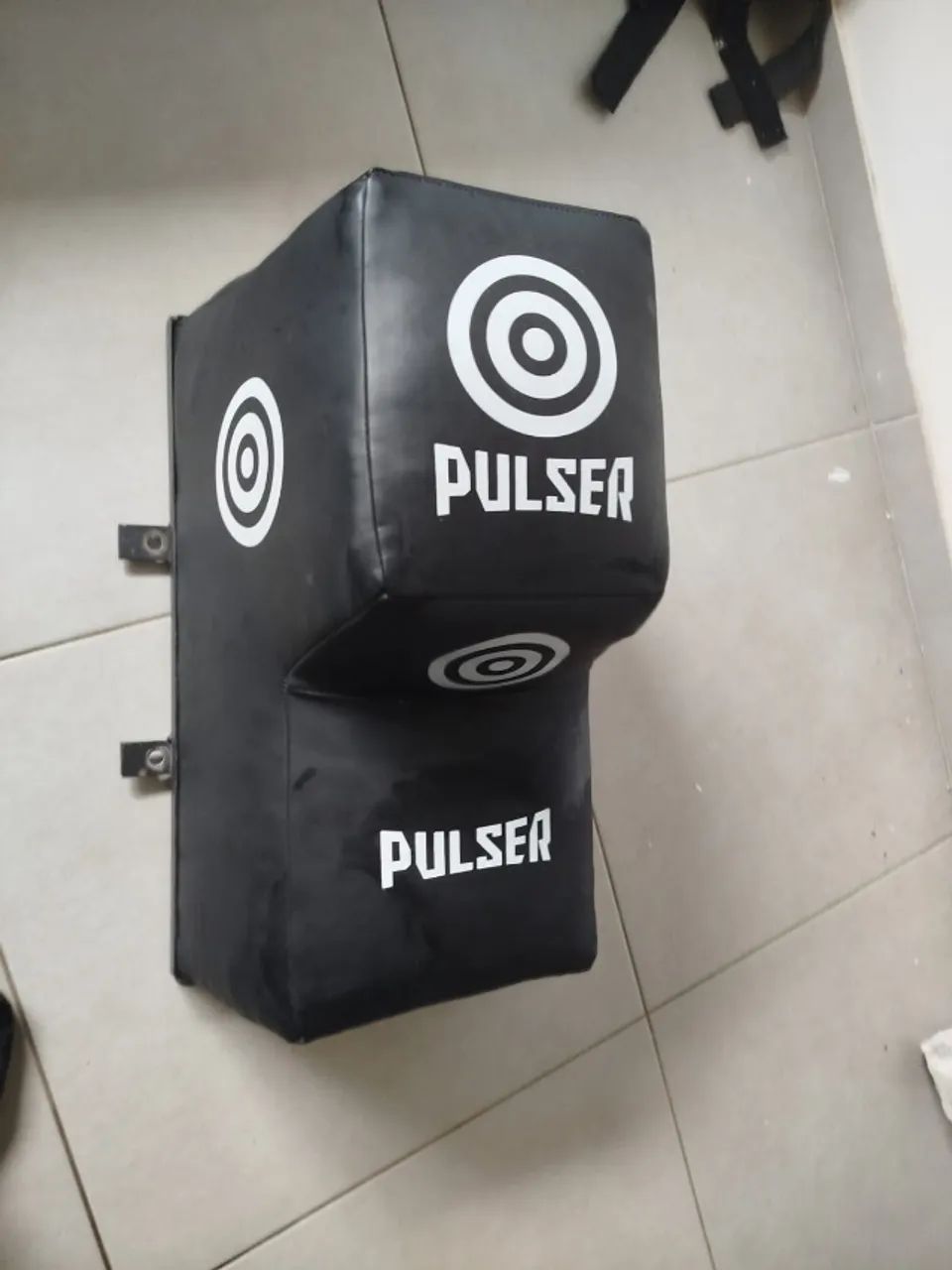 Saco de pancada de parede pulser, cuasi novo melhor preço