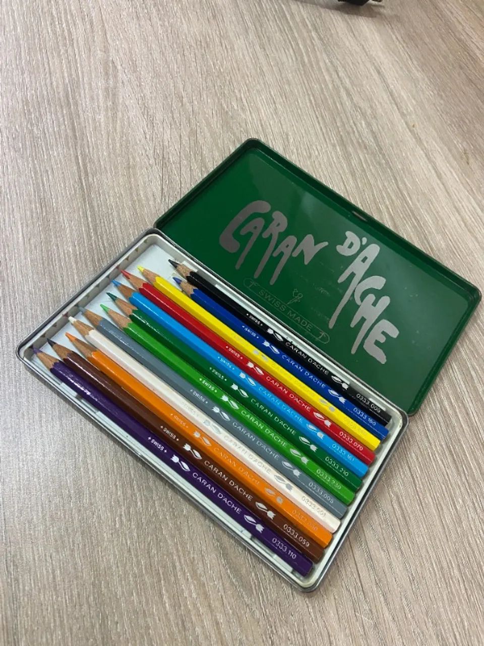  Estojo Suiço Vintage c/ Lápis de Cor Caran D'Ache 12 Cores - Usado - Foto 2