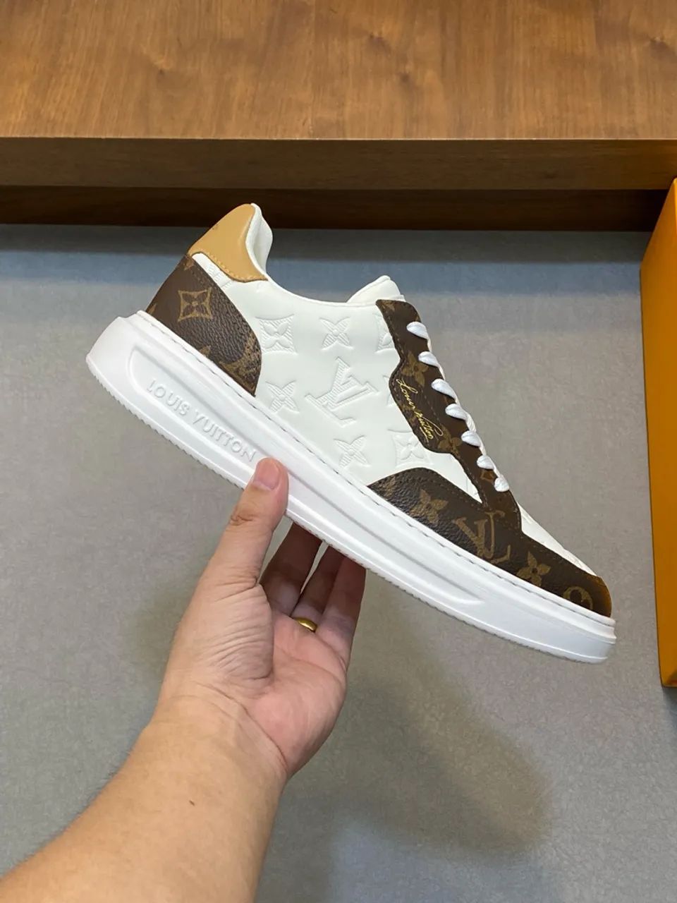Tênis Louis Vuitton em couro  - Foto 3