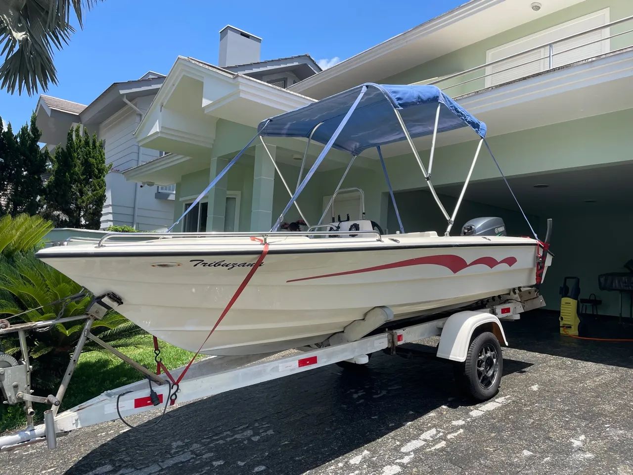 Lancha Floripa (2007) + motor Yamaha 40HP 2T (2021) + carreta rodoviária. 