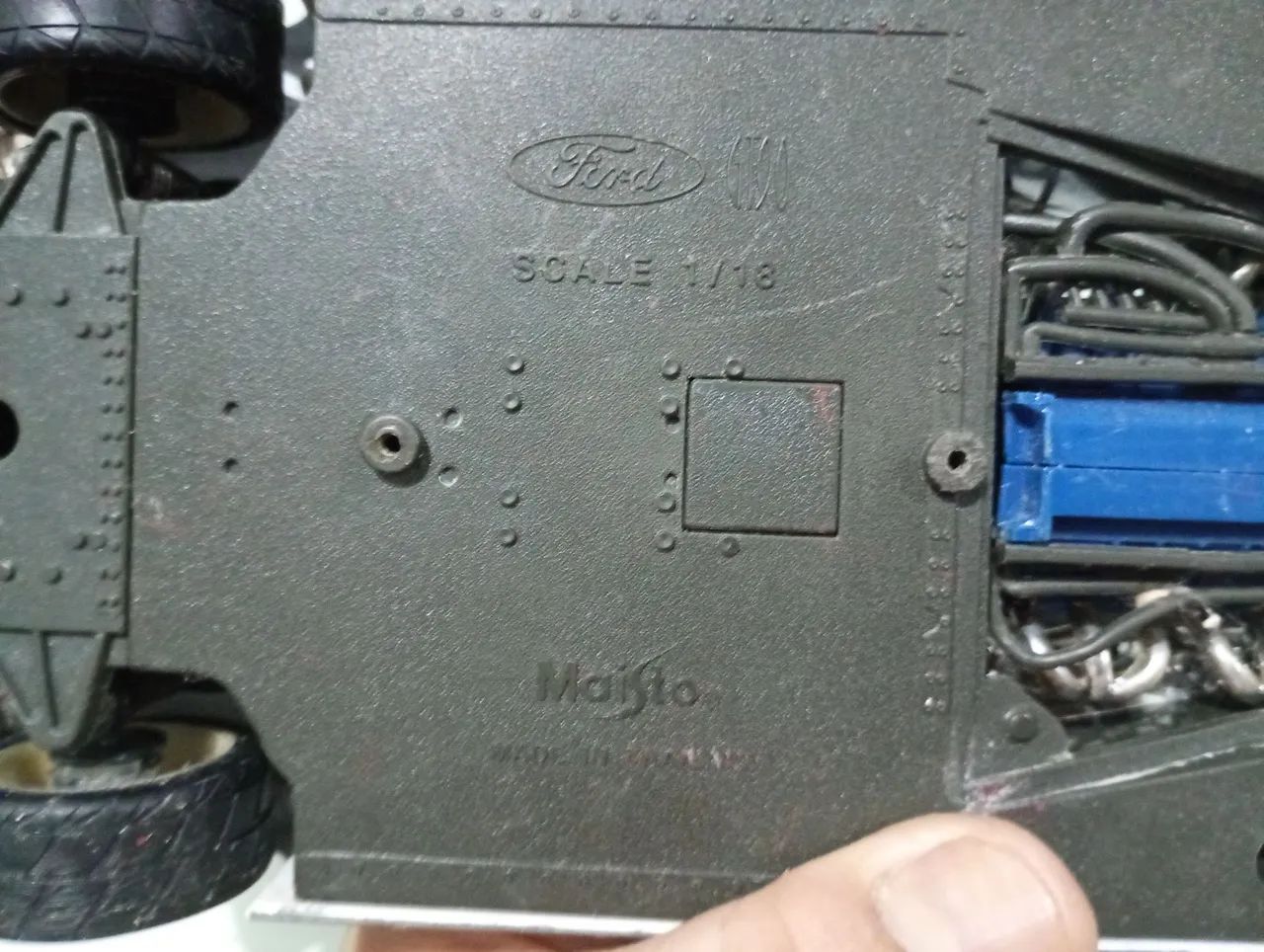 Miniatura Ford GT90 Escala 1/18 Maisto(para restauro) - Foto 6