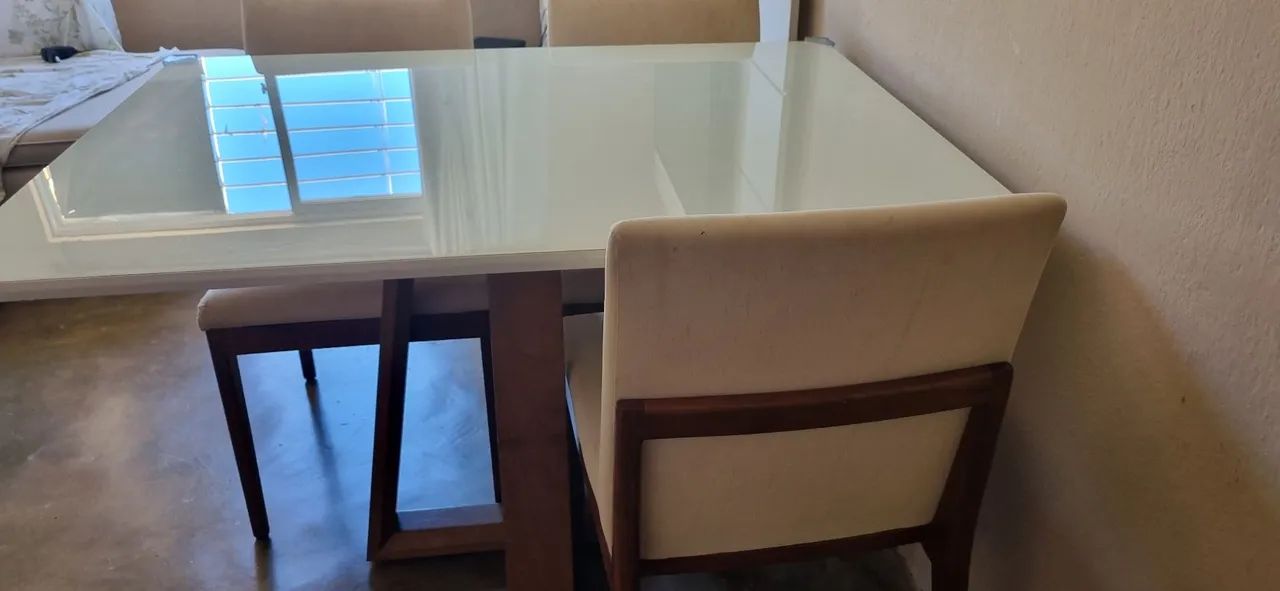 Mesa de madeira 4 cadeiras  - Foto 3