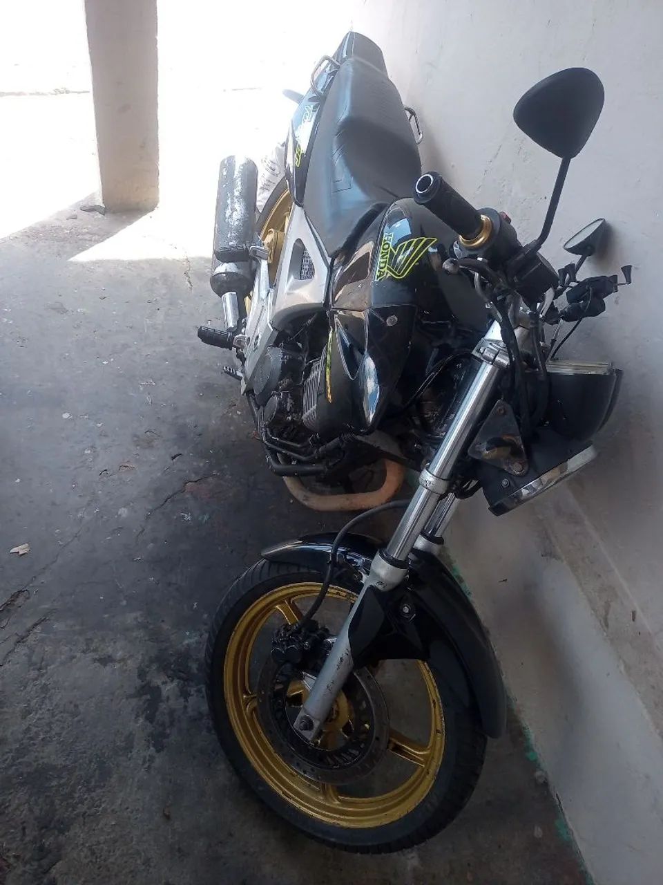 Moto Twister 