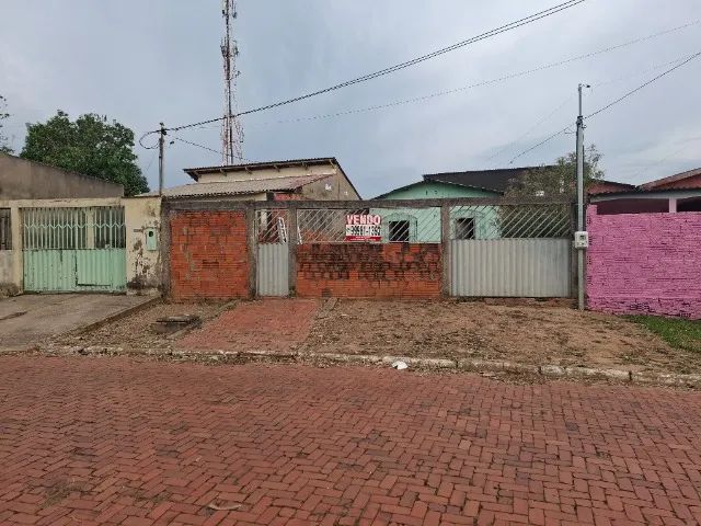 Terreno & Casa na Praça da Rua Valdomiro Lopes 