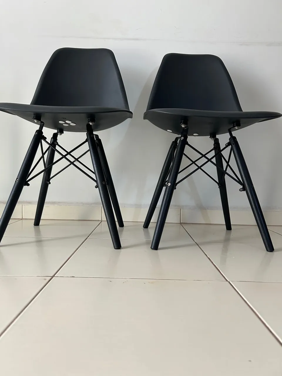 Conjunto 2 Cadeiras Eames Eiffel Preta - Design e Conforto