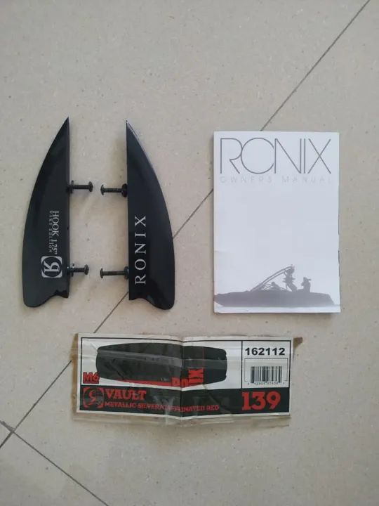 Wakeboard - prancha+botas marca RONIX tam. 139 - impecável - Foto 6