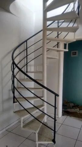 Escada caracol em ferro e galvanizado  - Foto 2