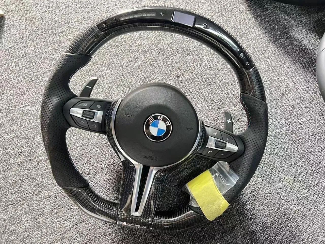 Volante em fibra de carbono com shift light para BMW