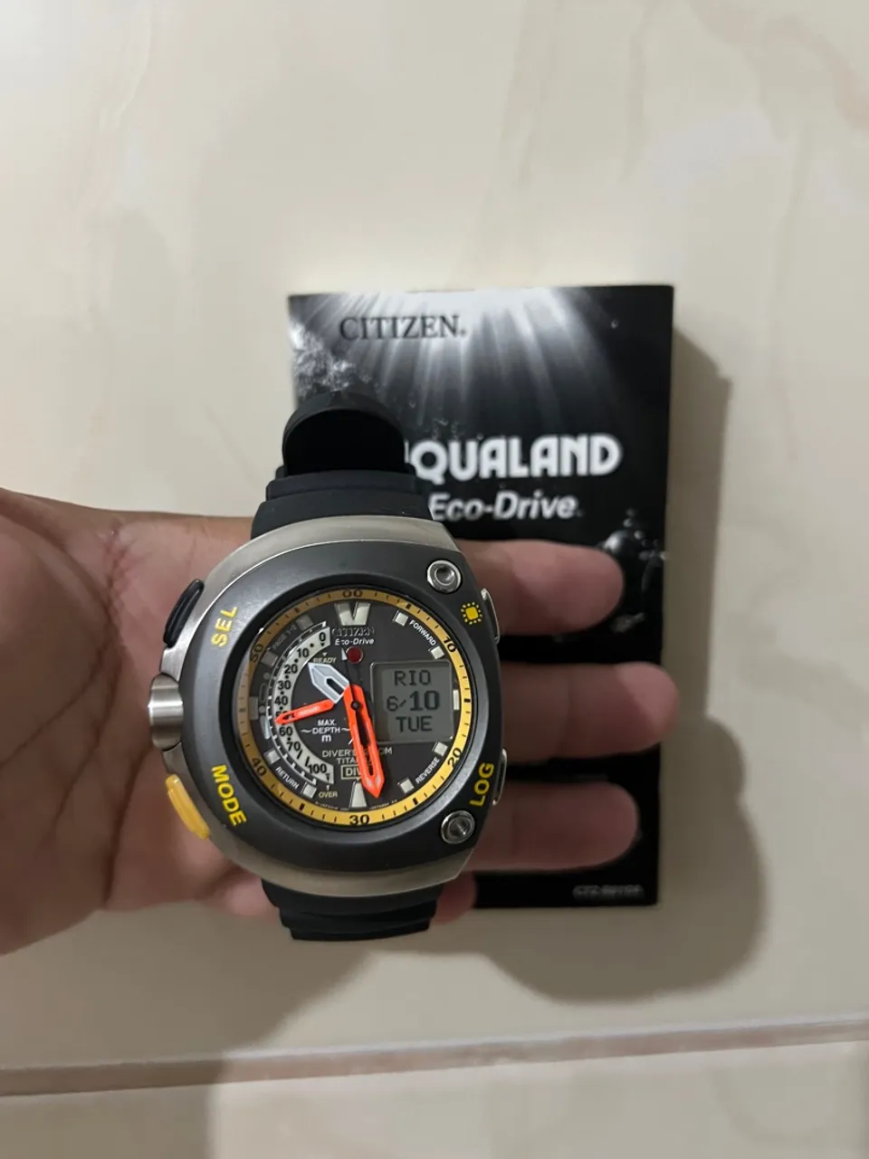 Relógio Citizen Aqualand amarelo