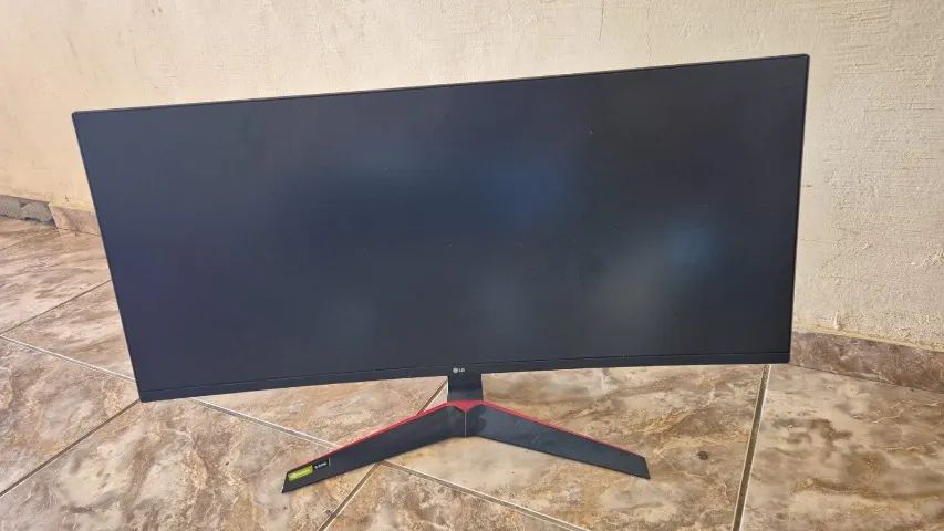 Monitor LG UltraWide Curvo 34 pol (Com defeito)