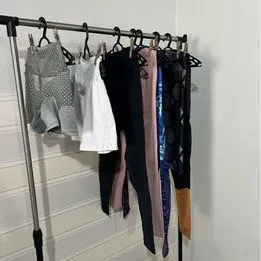 LOTE DE ROUPAS DE ACADEMIA