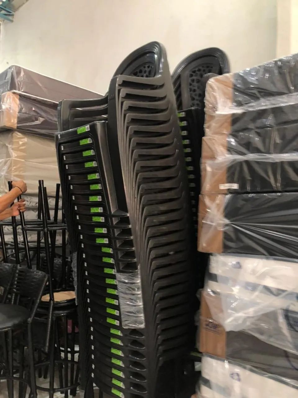 CADEIRA  TOPPLASTIC COM BRAÇO DIRETO DE FÁBRICA  - Foto 2