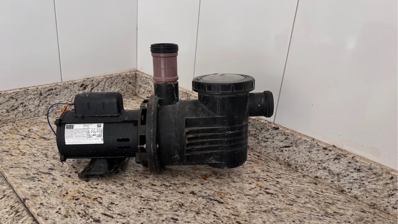 Bomba para piscina WEG