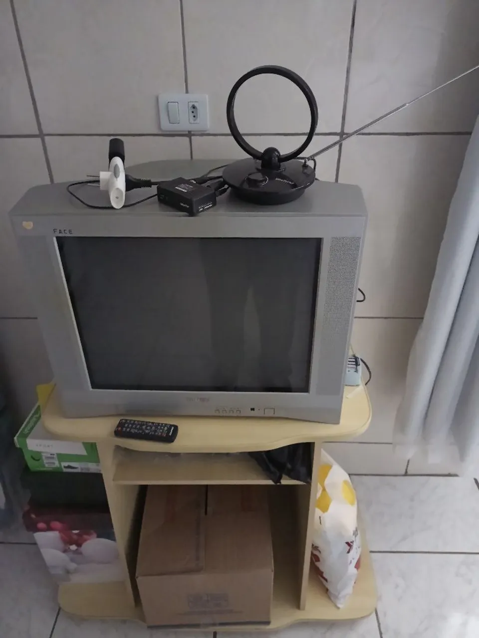 Tv 20 polegadas Semp Toshiba conversor e antena