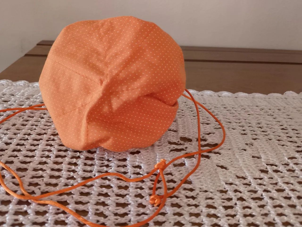 Bolsa porta trecos laranja com bolinhas - Foto 4