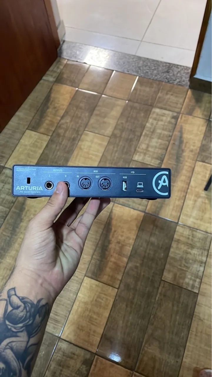 Interface de Áudio Arturia MiniFuse 2 Usb-c 2x2 Preto