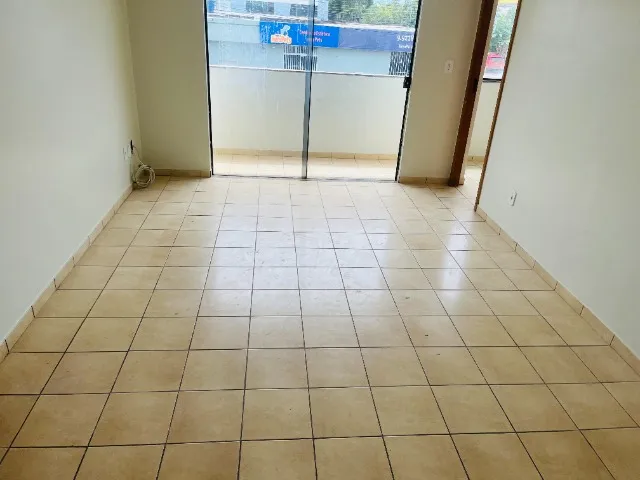alugo excelente apartamento de 02 quartos COM VARANDA no riacho fundo 1