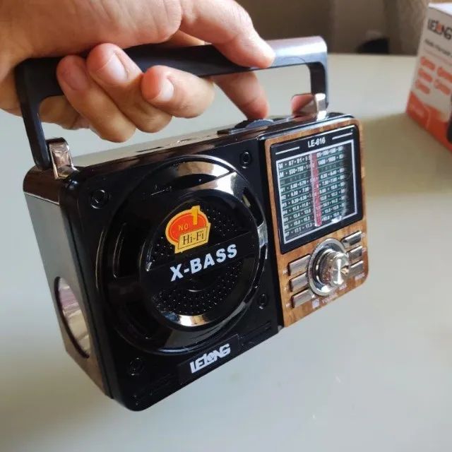 Aparelho de Rádio Am e FM + Bluetooth e USB / 220V e Bateria - Foto 2