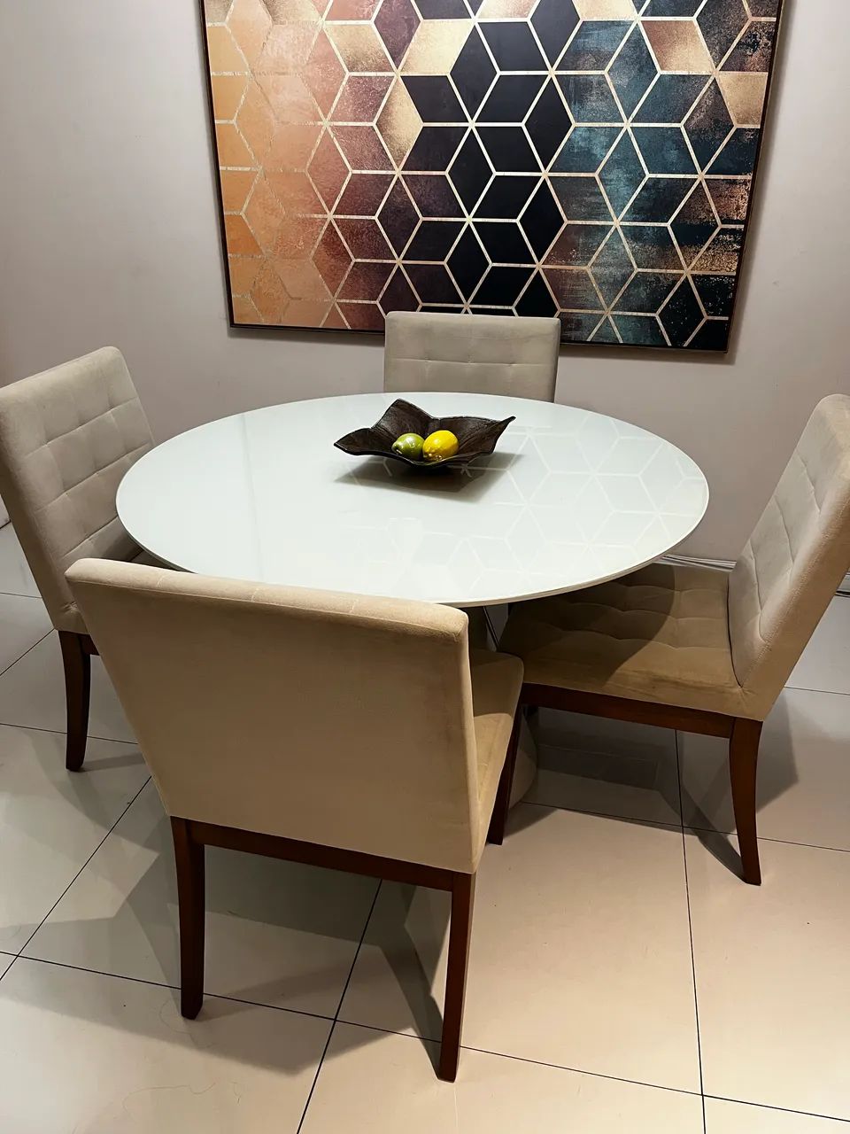 Lindo conjunto de mesa laqueada 1,20 x 1,20 e 04 cadeiras  - Foto 4
