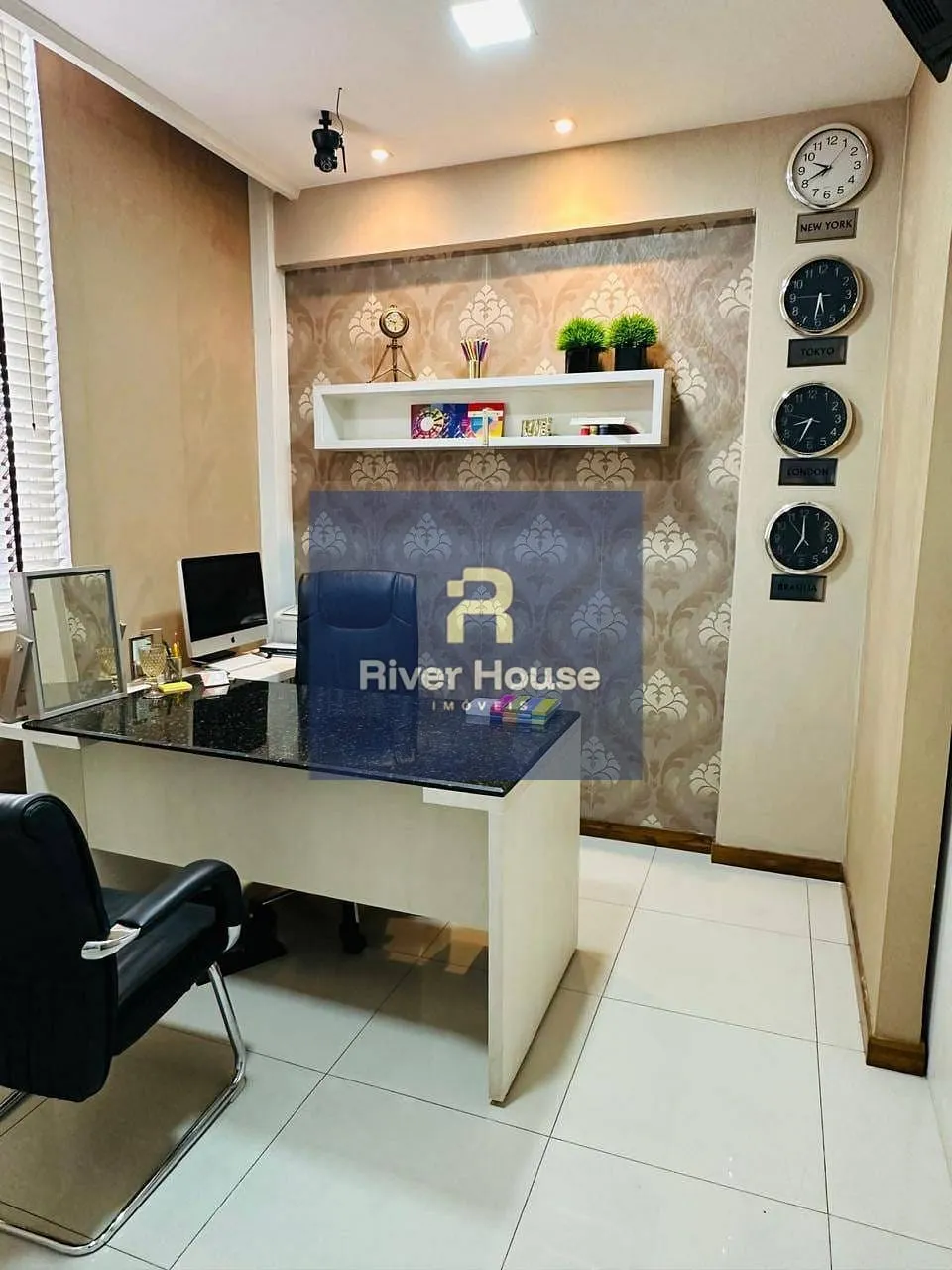 Sala Comercial para Venda com o valor de R$ 350.000,00 em Condomínio Edifício Eldorado Exe