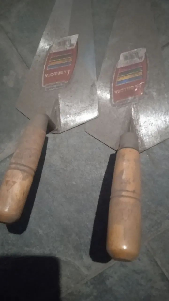 Colher de pedreiro com Brinde 