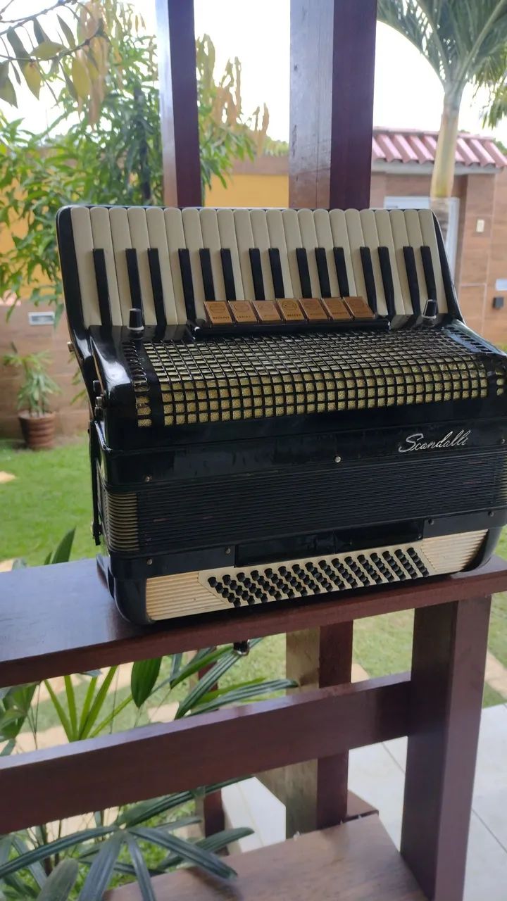 ACORDEON SANFONA SCANDALLI ITALIANA 80 BAIXOS AFINADA E TOP DE SOM  - Foto 2