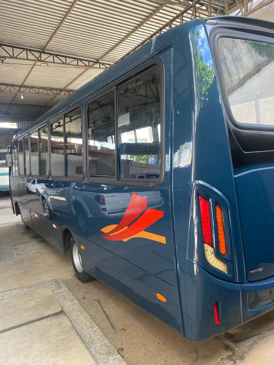 ,Suspensão a Ar,pneus novos ,veículo com 172.000-KM. - Foto 10