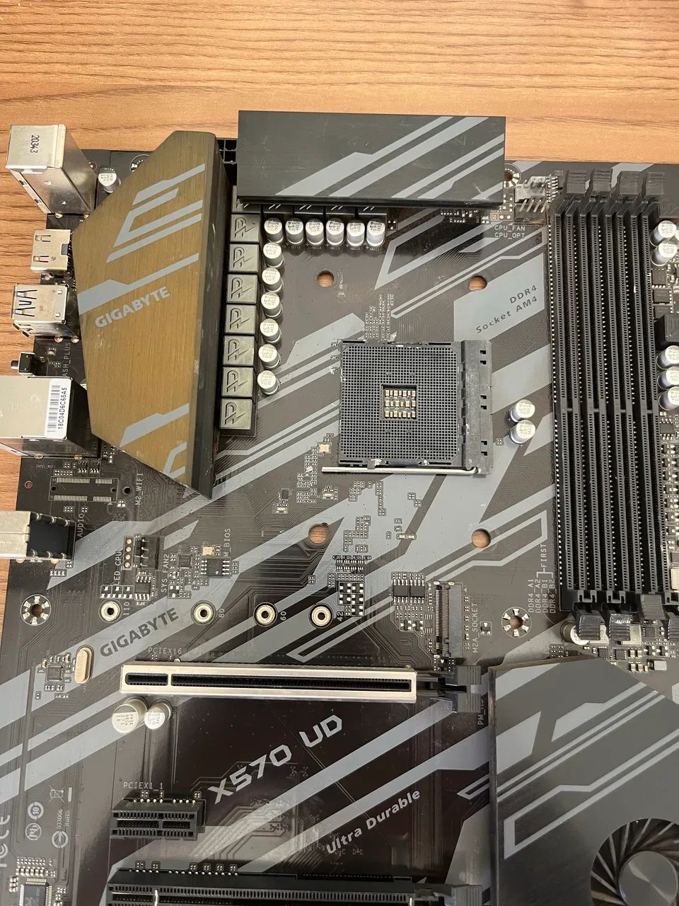 X570 Gigabyte UD Gaming  - Foto 4