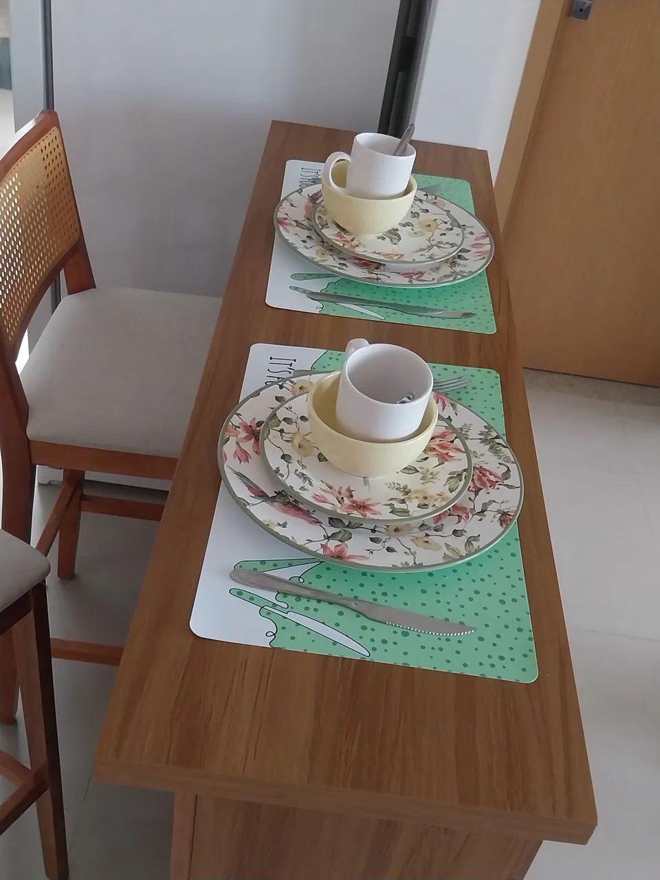 Vendo bancada é duas banquetas