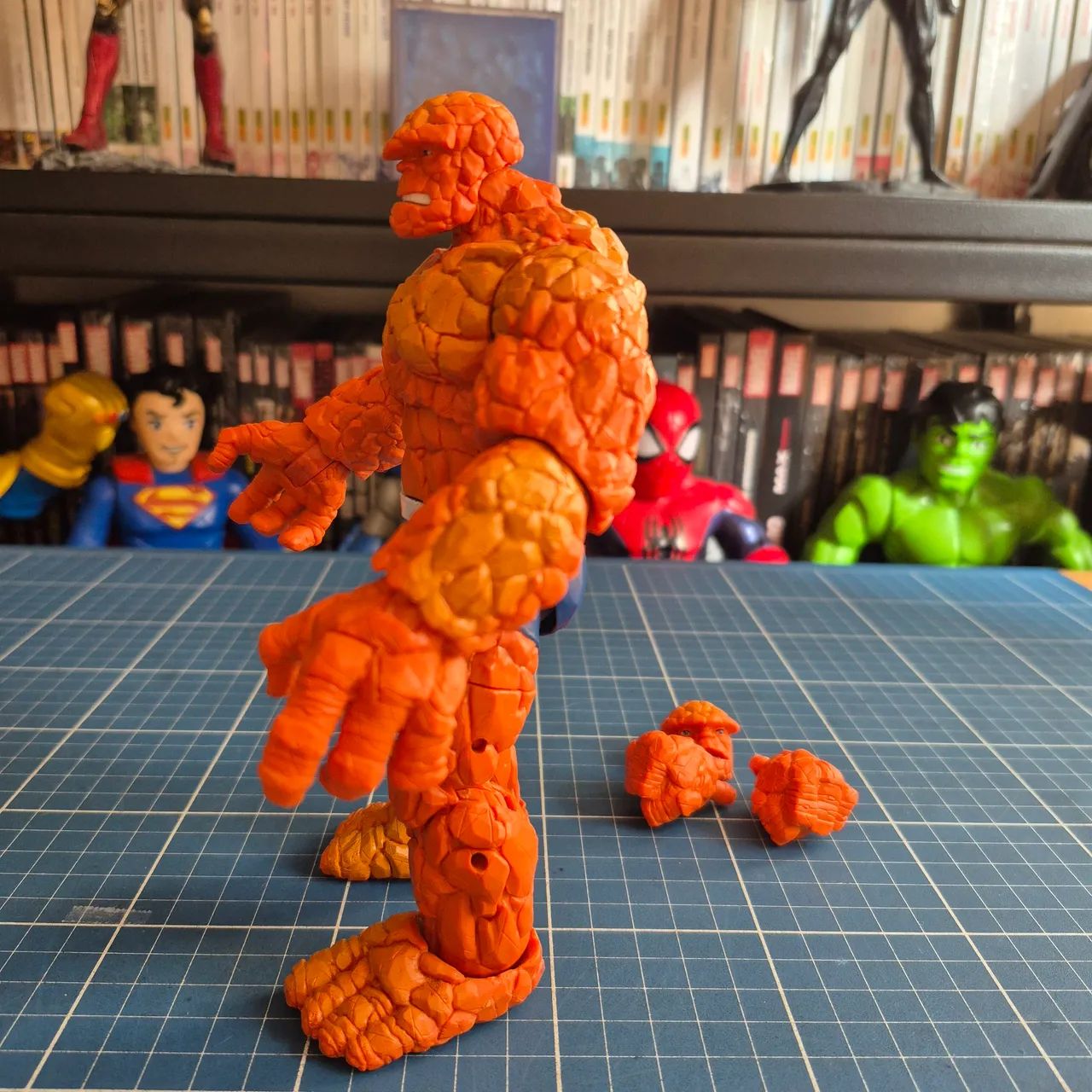 Boneco Marvel Legends Fantastic Four Retro Thing (Coisa)  - Foto 5