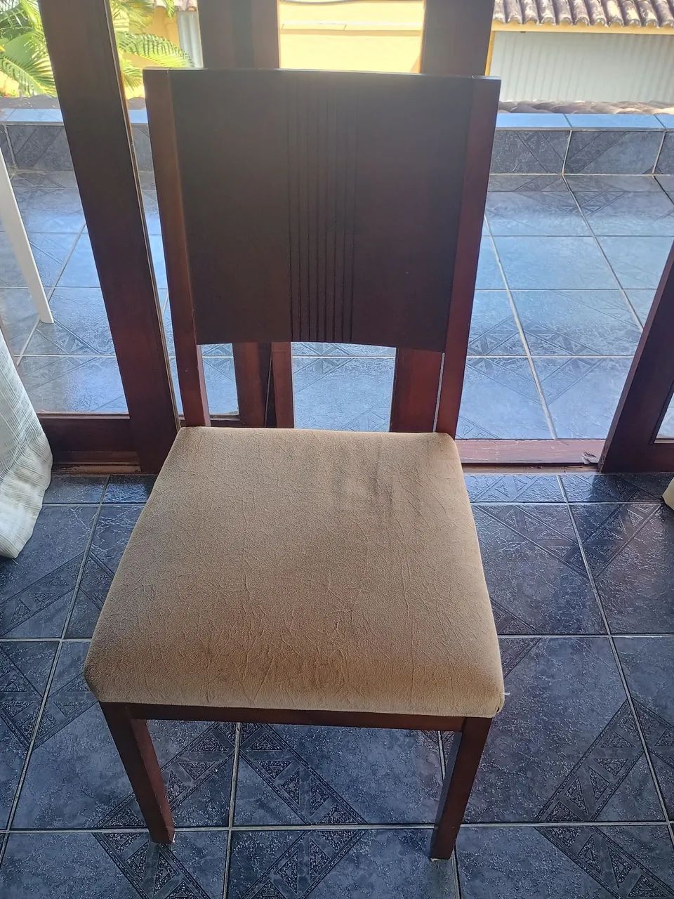 Conjunto mesa + 4 cadeiras madeira  - Foto 4