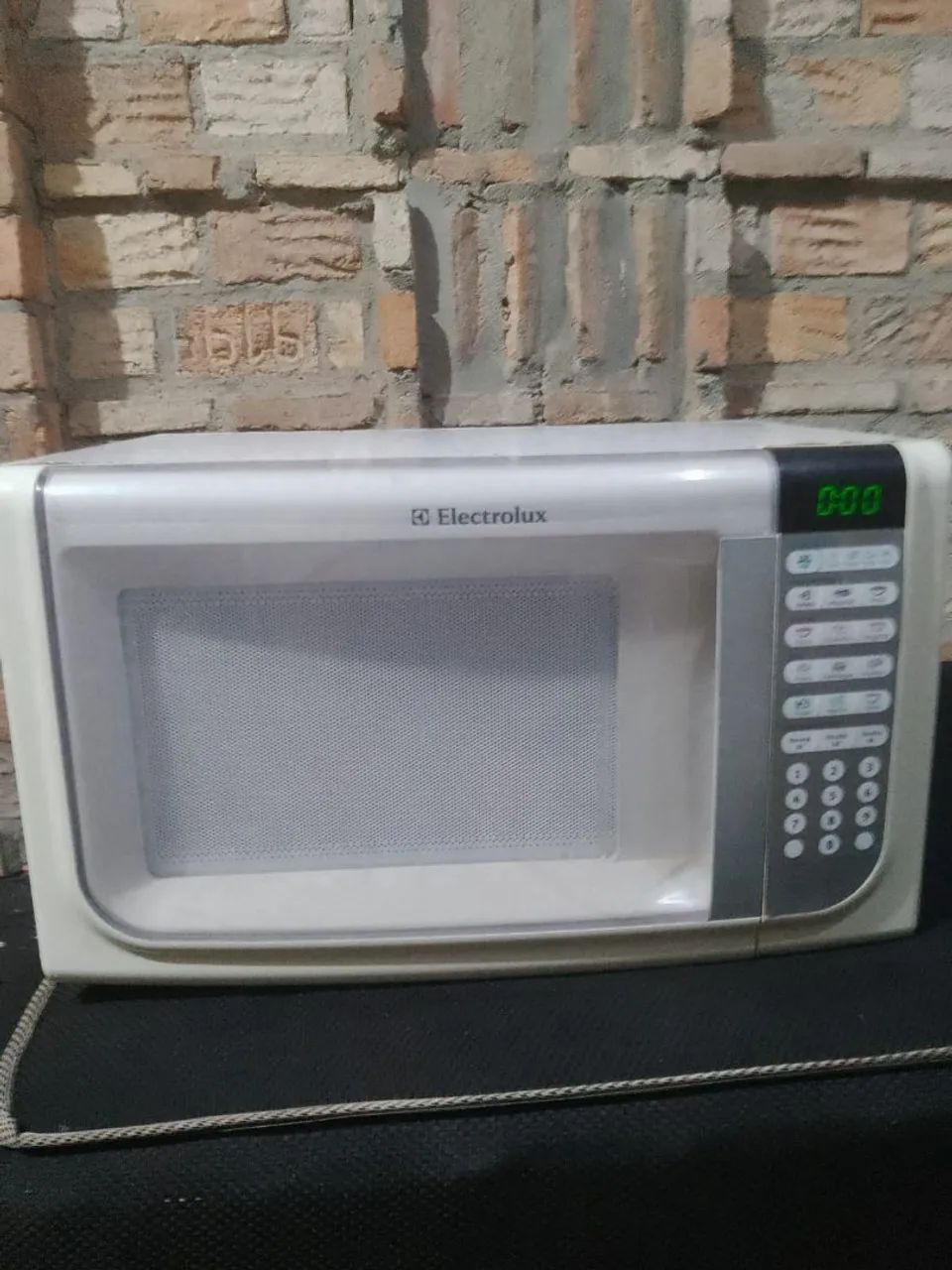 Vendo um microondas Electrolux funcionando perfeitamente 