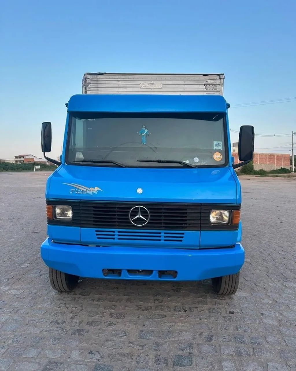 CAMINHÃO BAÚ 710