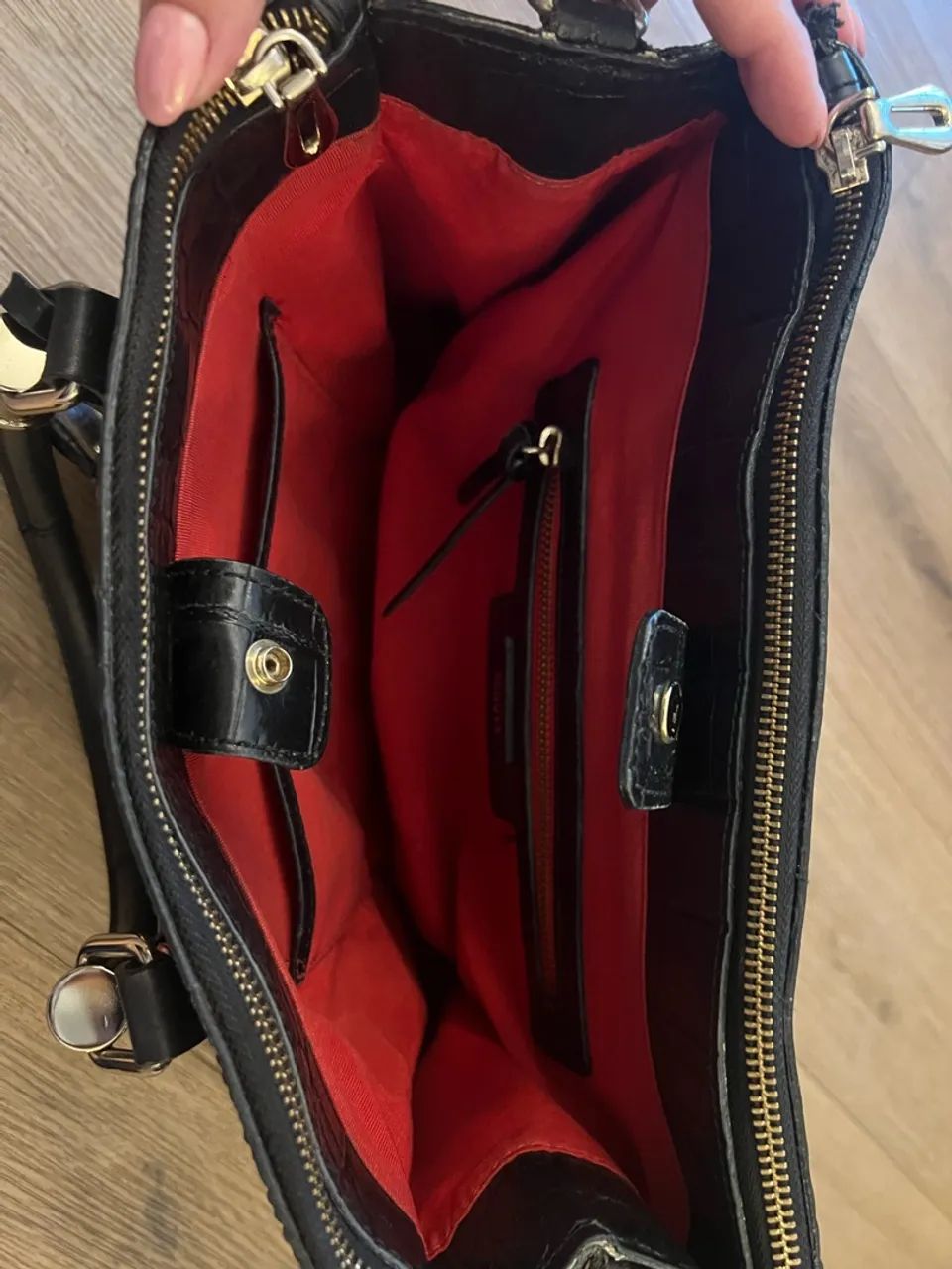 Bolsa Tote Schutz Couro Croco Preta - Original e Excelente Estado - Foto 4