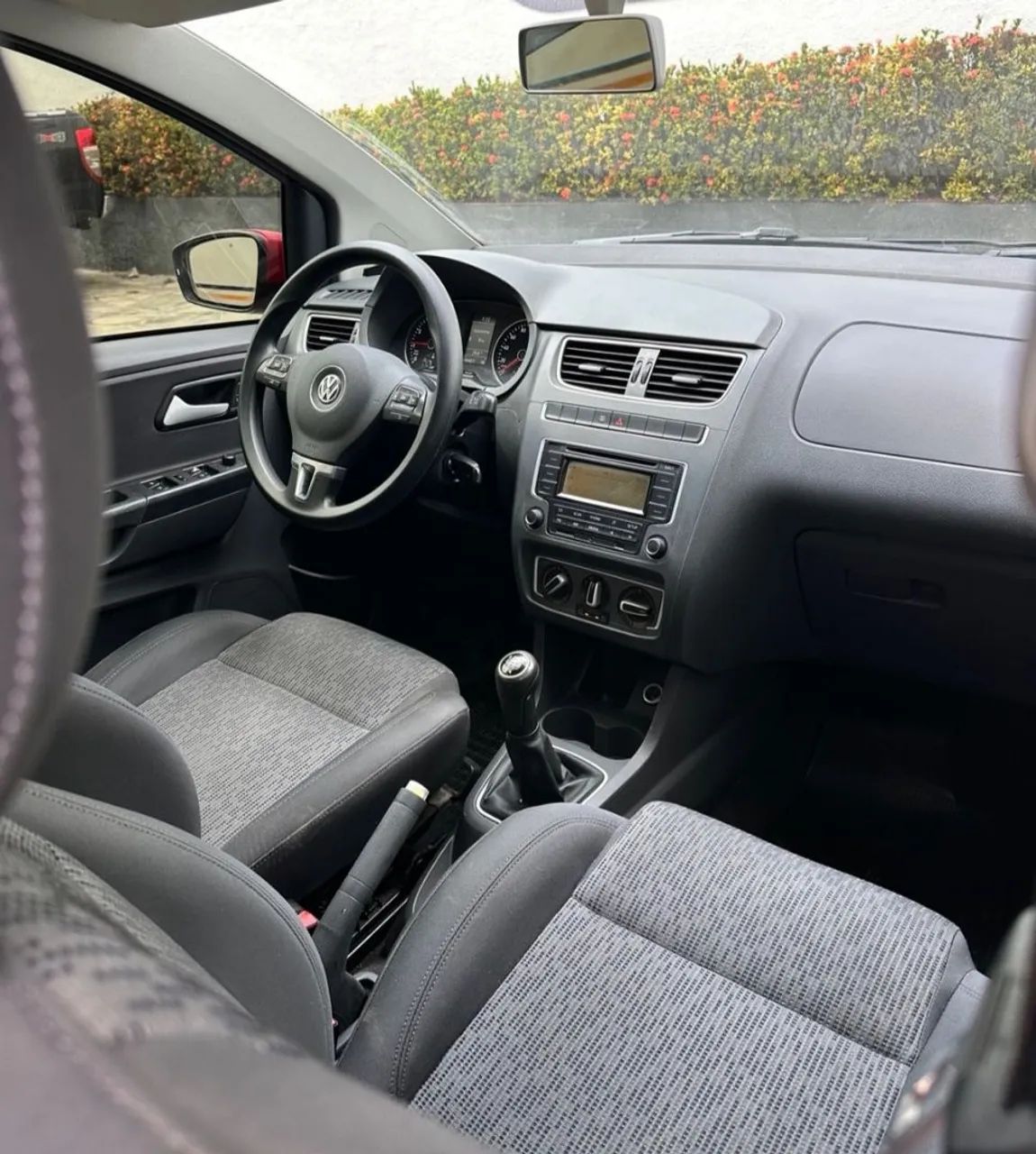 Volkswagen Fox 1.0 MI Total Flex 8V 5P 2014 - Foto 4