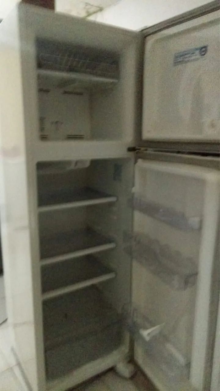 Geladeira Eletrolux frost free - Foto 2