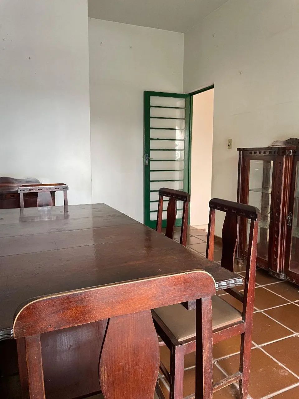 Mesa madeira maciça com 6 cadeiras - Foto 3