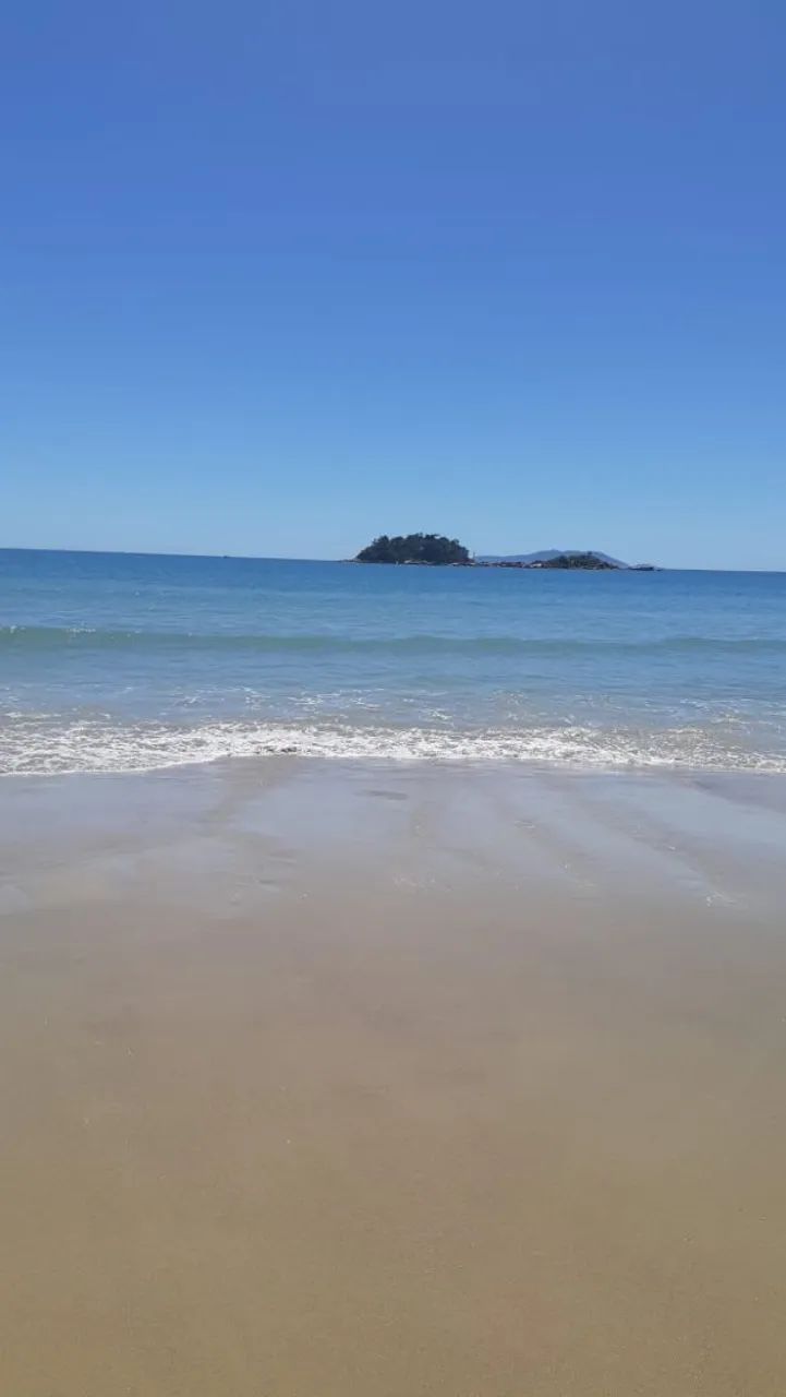 Vende-se uma COBERTURA há 150 metros do mar.