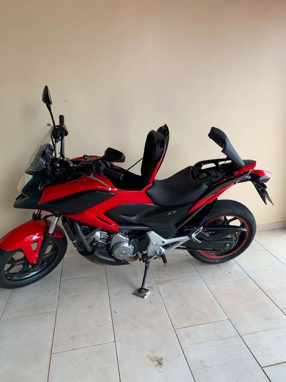 Vendo Honda nc 700 2013 vermelha com 72 mil km - Foto 3